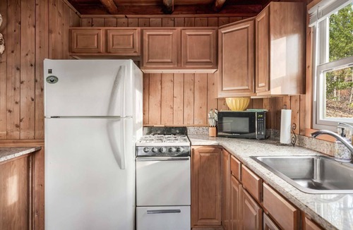 Kabletown Ski Chalet | Cozy w/Fire Pit, Grill, Screened Porch & WiFi