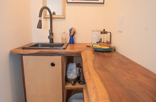 Charlottesville House | Cozy & Walkable Downtown Studio Apartment