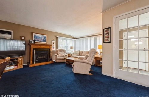 Valley Stream Bed & Breakfast | Cozy, warm bed.