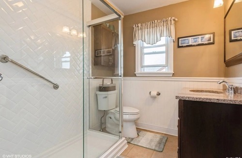 Valley Stream Bed & Breakfast | Cozy, warm bed.