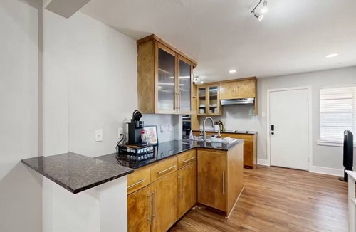North Dallas Condo | Cozy warm Condo 10min from Downtown