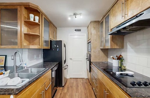 North Dallas Condo | Cozy warm Condo 10min from Downtown