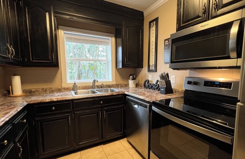 Cobb House | Cozy Water Front Home with Panoramic Lake View