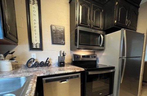 Cobb House | Cozy Water Front Home with Panoramic Lake View