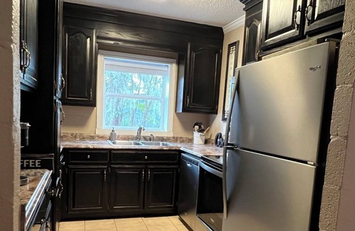 Cobb House | Cozy Water Front Home with Panoramic Lake View