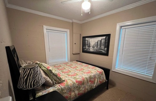 Cobb House | Cozy Water Front Home with Panoramic Lake View