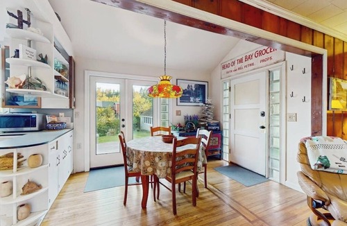 Bainbridge Island Cabin | Cozy waterfront dog-friendly cabin with spacious deck, close to island activitie