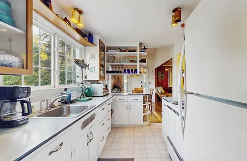 Bainbridge Island Cabin | Cozy waterfront dog-friendly cabin with spacious deck, close to island activitie
