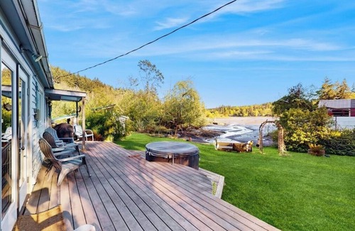 Bainbridge Island Cabin | Cozy waterfront dog-friendly cabin with spacious deck, close to island activitie