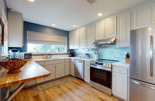 Ocean City House | Cozy waterfront cottage, pet friendly w/AC, deck and shared dock