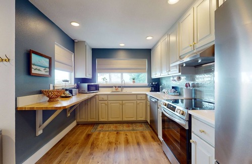 Ocean City House | Cozy waterfront cottage, pet friendly with AC, deck and shared dock