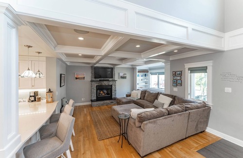 Seaford House | Cozy Waterfront ~ 2 fireplaces & hot cocoa!