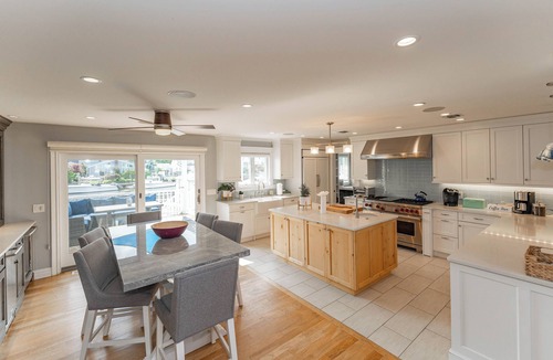 Seaford House | Cozy Waterfront ~ 2 fireplaces & hot cocoa!