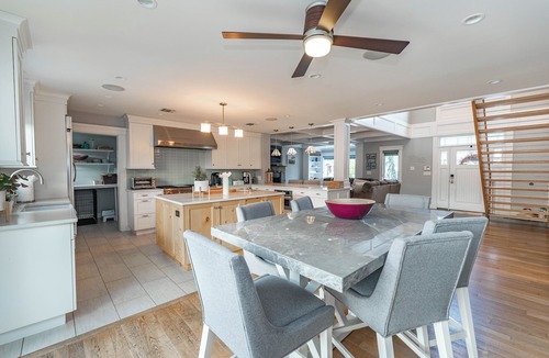 Seaford House | Cozy Waterfront ~ 2 fireplaces & hot cocoa!