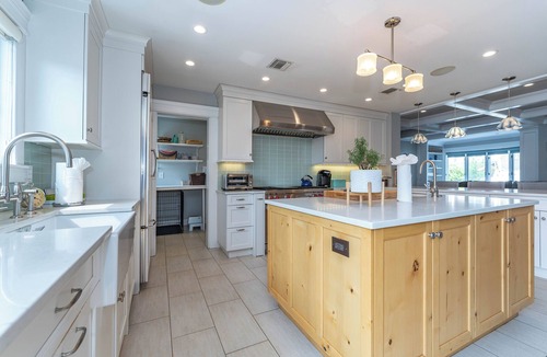 Seaford House | Cozy Waterfront ~ 2 fireplaces & hot cocoa!