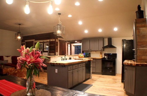 Suffolk Other | Cozy Waterfront Barn Loft in Charming Suffolk—full Kitchen, AC, WiFi