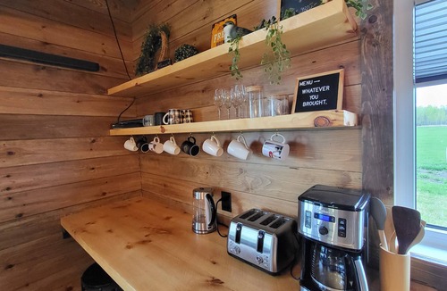Lac du Bonnet Cabin | Cozy Waterfront Cabin on 20 Acres!