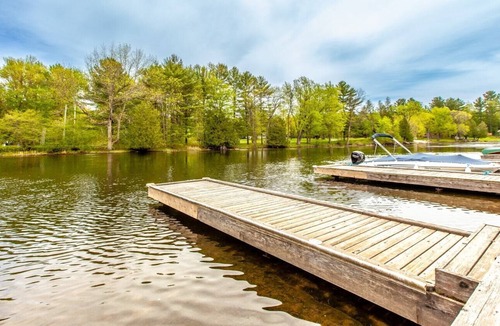 Rama Cottage | Cozy waterfront cottage with a private dock for boats