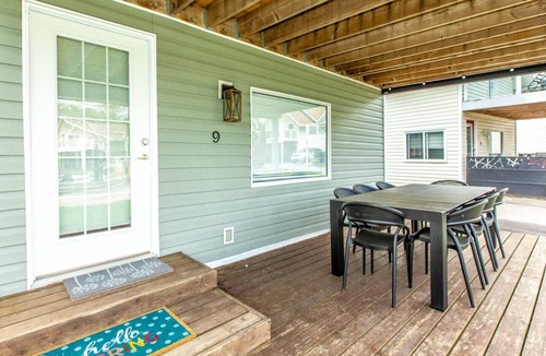 Rama Cottage | Cozy waterfront cottage with a private dock for boats