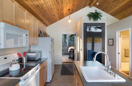 Friday Harbor Cabin | Cozy Waterfront Cabin! (GBH)