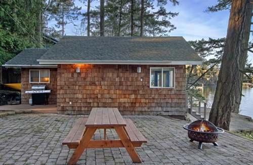 Friday Harbor Cabin | Cozy Waterfront Cabin! (GBH)
