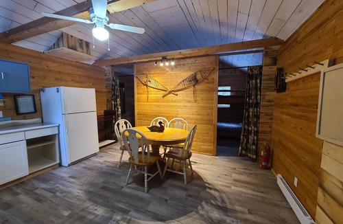 Iron Bridge Cabin | Cozy waterfront cabin