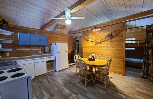 Iron Bridge Cabin | Cozy waterfront cabin