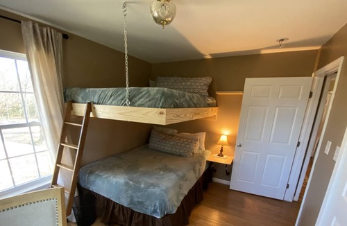 Ashland City Cottage | Cozy Waterfront Cottage w/ Spa - The Birdhouse