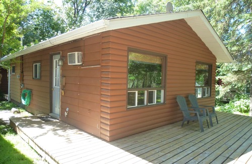 Grand Beach Cottage | Cozy Waterfront Cottage in Grand Beach Manitoba