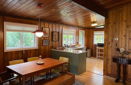 Leamington Cottage | Cozy Waterfront Cottage – Fishing, Firepit, Wineries, Birdwatching & Views