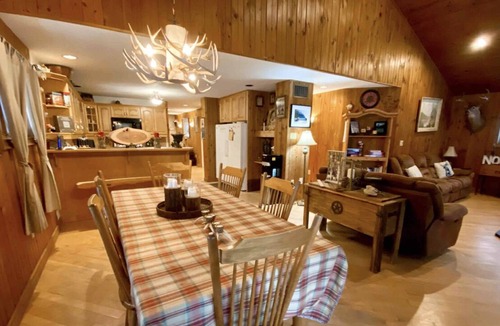 McMurrich/Monteith Cottage | Cozy Waterfront Cottage on Big Doe Lake