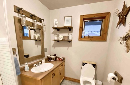 McMurrich/Monteith Cottage | Cozy Waterfront Cottage on Big Doe Lake