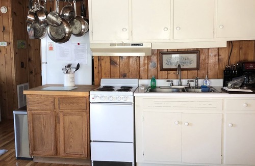 Huddleston House | Cozy Waterfront Cottage - Cabin 7 Cedar Key, No Wake Cove, Great Views!