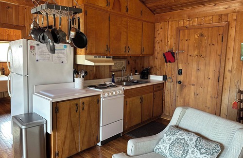 Huddleston Cabin | Cozy Waterfront Cottage - No Wake Cove, Great Views, New Private Floating Dock