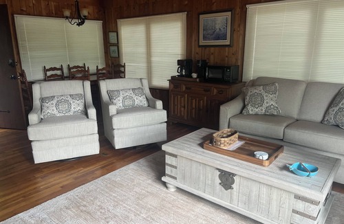 Huddleston Cabin | Cozy Waterfront Cottage - No Wake Cove, Great Views, New Private Floating Dock