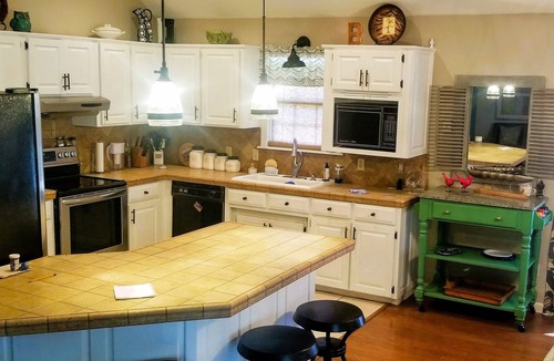 Valdosta House | COZY WATERFRONT COTTAGE WITH BEAUTIFUL VIEWS-PET-FRIENDLY