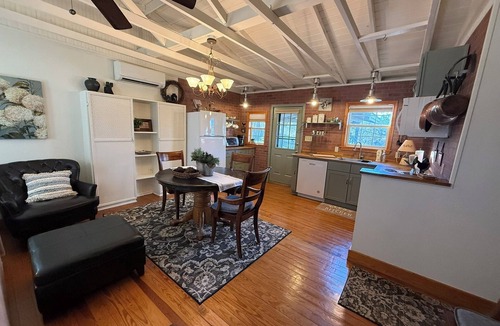 Buchanan Dam House | Cozy Waterfront Cottage | Full Kitchen + Fun