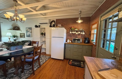 Buchanan Dam House | Cozy Waterfront Cottage | Full Kitchen + Fun