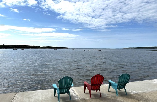 Wareham Center Cottage | Cozy Waterfront Cottage