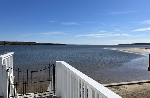 Wareham Center Cottage | Cozy Waterfront Cottage