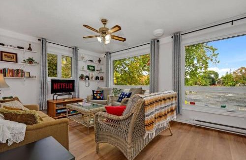Drummond-North Elmsley Apartment | Cozy Waterfront Cottage, WiFi-Netflix-Dog Friendly