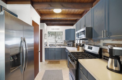 Hamlin House | Cozy Waterfront Escape Kayaks, Docks & Fireplaces