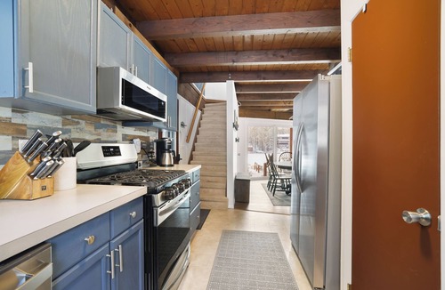 Hamlin House | Cozy Waterfront Escape Kayaks, Docks & Fireplaces