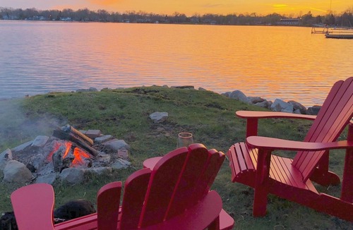 Orillia House | Cozy waterfront house on lake Simcoe, 3 minutes from downtown Orillia