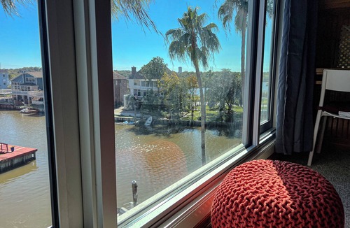 Nassau Bay House | Cozy Waterfront I Fish Game Kayak I King 5BR House NASA