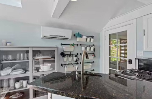 Seneca Falls Cottage | Cozy Waterfront Luxury Cottage W/hot tub