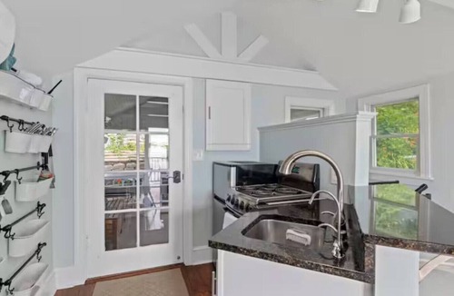 Seneca Falls Cottage | Cozy Waterfront Luxury Cottage W/hot tub