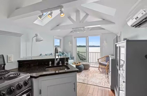 Seneca Falls Cottage | Cozy Waterfront Luxury Cottage W/hot tub