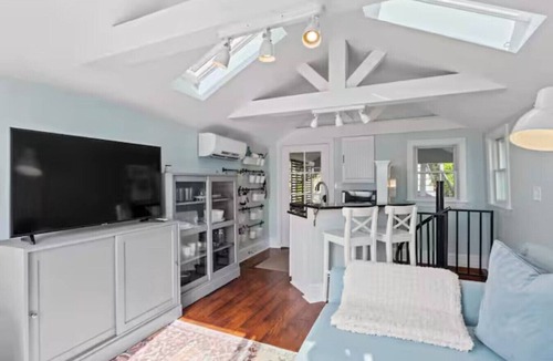 Seneca Falls Cottage | Cozy Waterfront Luxury Cottage W/hot tub