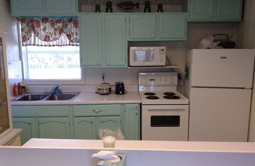 Indian Shores Condo | Cozy, Waterfront Studio Getaway
